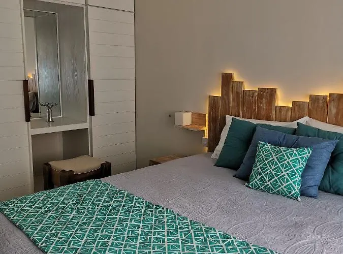 Pereybere -Charming 2 Bedrooms Apartment- With Pool - Beachcove Apartments, North Living, Apt 8